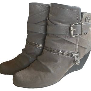 Blowfish Greyish/brown booties, zippers, Women’s size 6, minor scuffs on heels